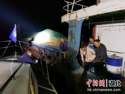 船員生病求救 巴東海事緊急出航接送就醫